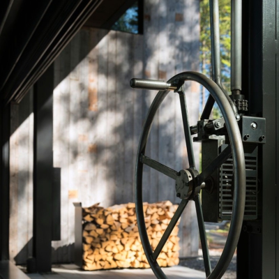 Kinetic wheel for opening guillotine window